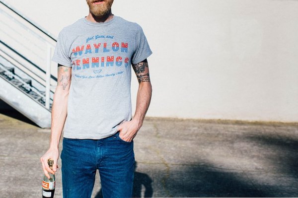 Exploration approfondie des t-shirts Y2K : Comment expliquer ce retour en force  ?