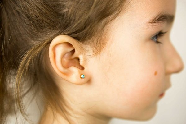 Le piercing à l'oreille chez les enfants : Devenue une tendance